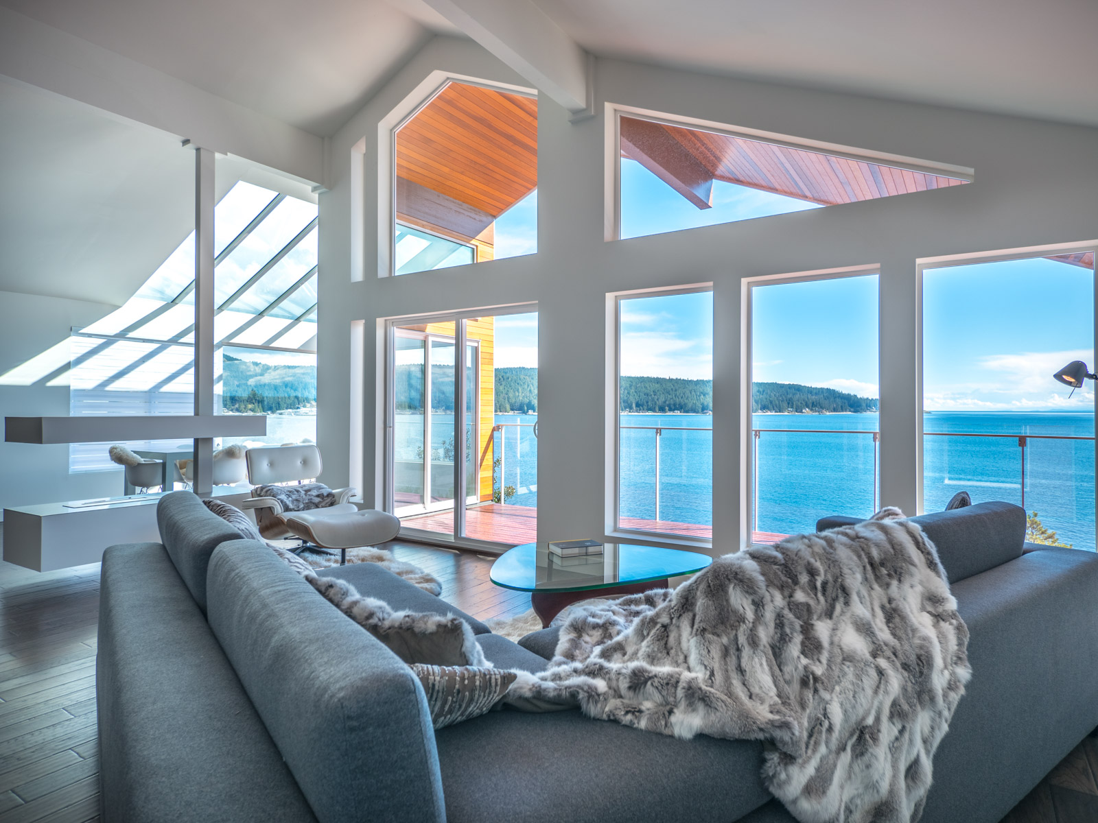 Casero portfolio — vaulted oceanfront living room with floor-to-ceiling glass